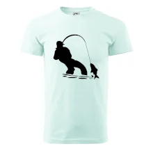 Rybář tahající rybu