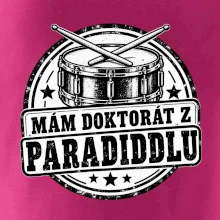 Mám doktorát z paradiddlu - černobílý bubenický odznak