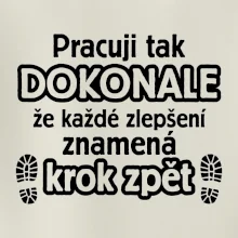 Pracuji dokonale krok zpět