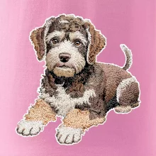 Lagotto romagnolo ležicí vyšívaný na prsu