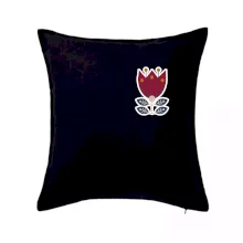 Folklor na prsu květina čtyřlistá