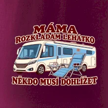 Máma rozkládám lehátko někdo musí dohlížet integrovaný obytňák