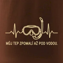 Můj tep zpomalí až pod vodou křivka EKG s maskou a šnorchlem