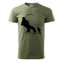 Rybář tahající rybu