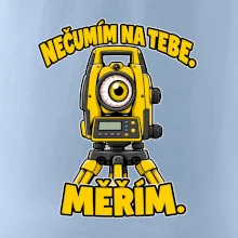 Geodet nečumím na tebe měřím