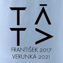 Táta v geometrickém fontu se jmény