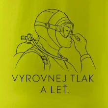 Vyrovnej tlak a leť potápěč v neoprenu držící si nos