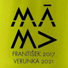 Máma v geometrickém fontu se jmény