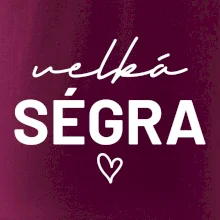 Velká ségra -  nápis na prsou