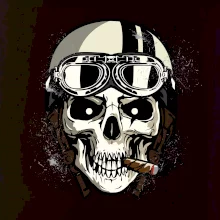 Motorkářská helma a doutník