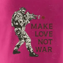 Růže ve zbrani, make love not war