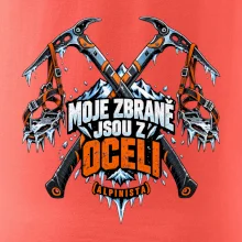 Alpinista se zbraněmi z oceli