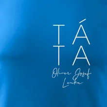 Nápis táta na prsu se jmény dětí