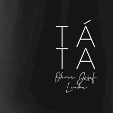 Nápis táta na prsu se jmény dětí