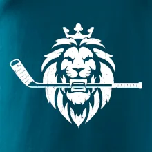 Lev s hokejkou v tlamě