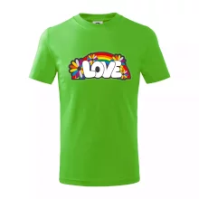 Love s duhou v pozadí