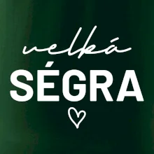 Velká ségra -  nápis na prsou