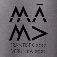 Máma v geometrickém fontu se jmény