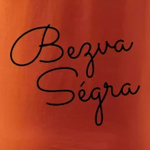 Bezva ségra - nápis na prsou