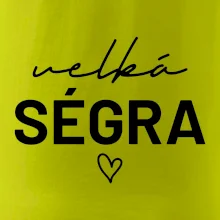 Velká ségra -  nápis na prsou