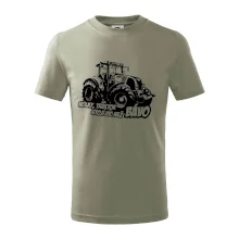 Holky, traktor stojí víc než bávo