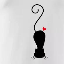 Zamilovaná kočka ležící