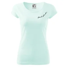 Psí máma se jmény na rukávu