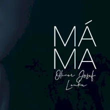 Nápis máma  na prsu se jmény dětí