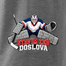 Hokejový brankář staví zeď