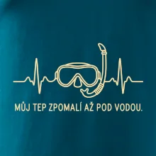 Můj tep zpomalí až pod vodou křivka EKG s maskou a šnorchlem