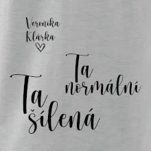 Párové mikiny Ta normální - Ta šílená (nápis na prsu a vaše jména na rukávu)