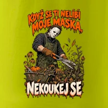 Maskovaný hororový zahradník se zahradními nůžkami