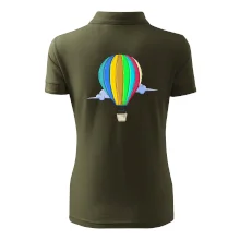 Horkovzdušný balon v oblacích