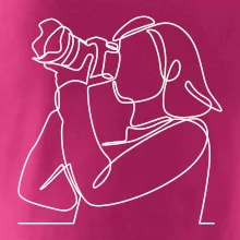Fotografka stojící jedním tahem