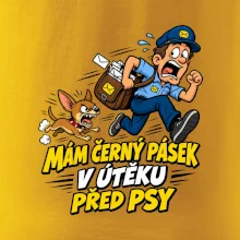 Černý pásek v útěku před psy