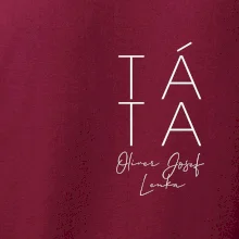 Nápis táta na prsu se jmény dětí