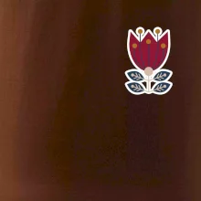 Folklor na prsu květina čtyřlistá