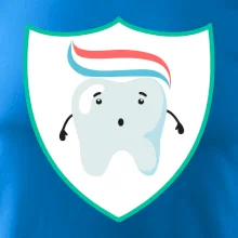 Zoubek na prsu - zubní pasta