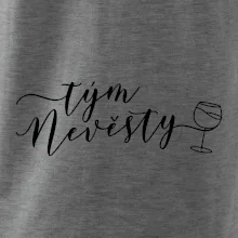 Tým nevěsty červené víno