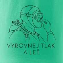 Vyrovnej tlak a leť potápěč v neoprenu držící si nos