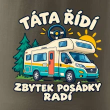 Táta řídí zbytek posádky radí rodinný karavan