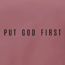 Put God first slabý nápis