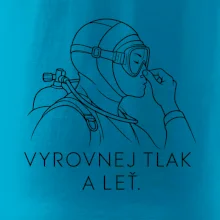 Vyrovnej tlak a leť potápěč v neoprenu držící si nos