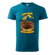 Mini bagr udělá pořádnou díru