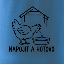 Slepice u misky s krmením