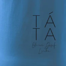 Nápis táta na prsu se jmény dětí