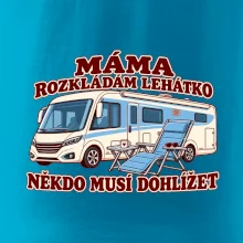 Máma rozkládám lehátko někdo musí dohlížet integrovaný obytňák