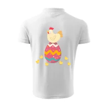 Slepice sedící na velikonočním vejci