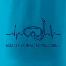 Můj tep zpomalí až pod vodou křivka EKG s maskou a šnorchlem