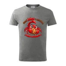 Malý listopadový štírek chrání čokoládovou sušenku
